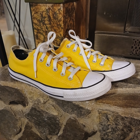 Converse Chuck Taylor All Stars Yellow Women’s 9.5 Men’s 7.5Low Top Canvas Style - Picture 5 of 8